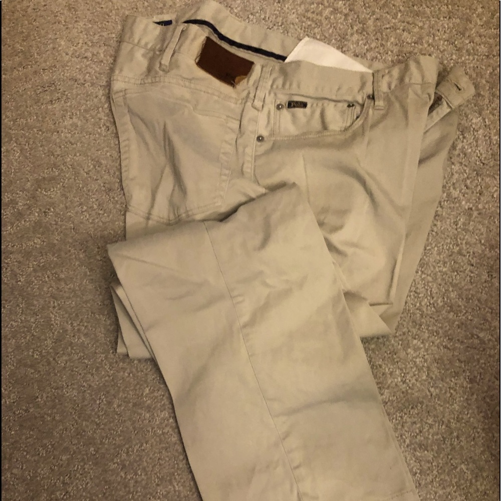 Men’s khaki casual slacks. Polo. 40/30